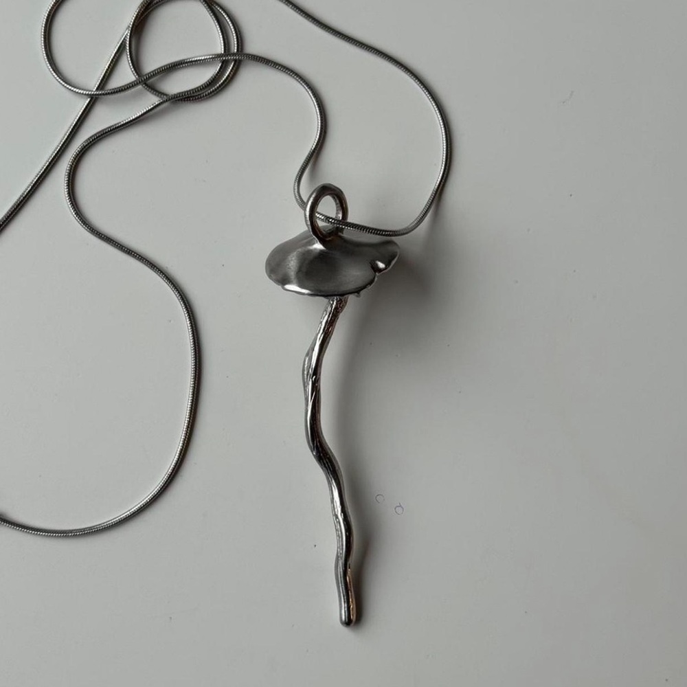 Elegant Silver Pendant Necklace